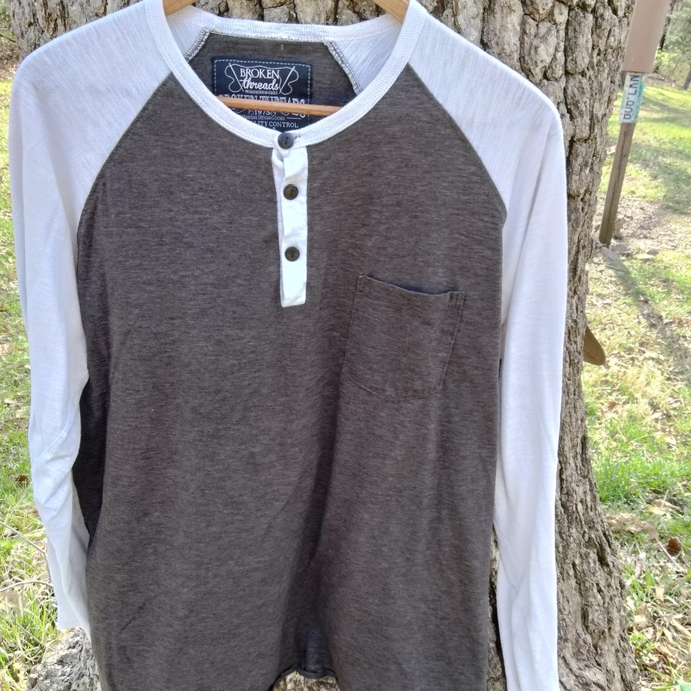 ⬇️ Price Drop!⬇️Men's Broken Threads Raglan Sleeve Shirt in size L